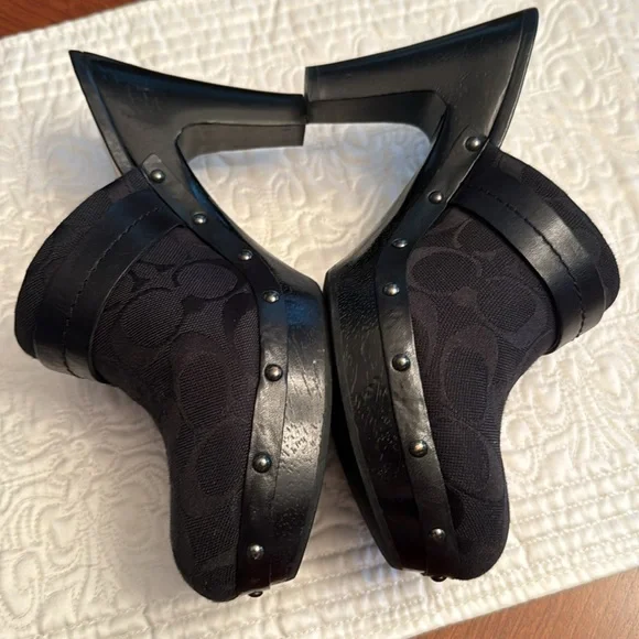 Coach clogs. - Picture 4 of 6